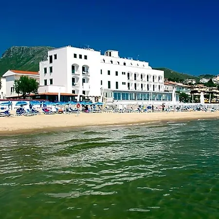 Amyclae Hotel 3*